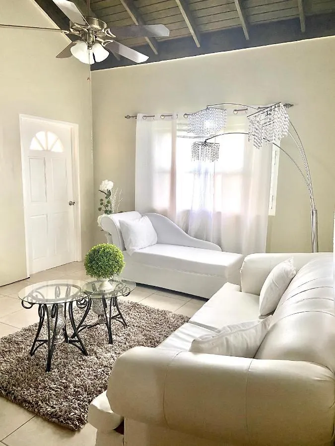 Holiday home Rose Bed And Breakfast Runaway Bay